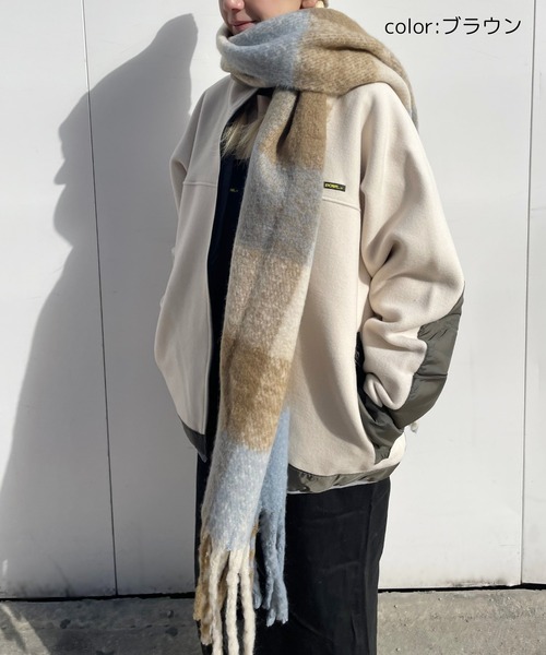 OLD BETTY'S（オールドベティーズ）の「ふわふわボリュームブロックチェックマフラー（マフラー・レディース・ピンク/オレンジ/ブルー/ブラウン/イエロー/ネイビー/グリーン・ﾌﾘ-）」の2枚目の写真