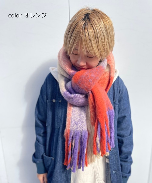 OLD BETTY'S（オールドベティーズ）の「ふわふわボリュームブロックチェックマフラー（マフラー・レディース・ピンク/オレンジ/ブルー/ブラウン/イエロー/ネイビー/グリーン・ﾌﾘ-）」の7枚目の写真