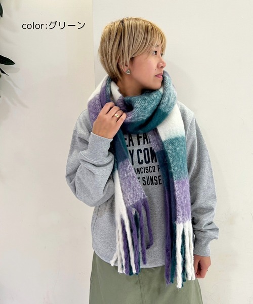 OLD BETTY'S（オールドベティーズ）の「ふわふわボリュームブロックチェックマフラー（マフラー・レディース・ピンク/オレンジ/ブルー/ブラウン/イエロー/ネイビー/グリーン・ﾌﾘ-）」の3枚目の写真