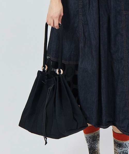 gomme（ゴム）の「プリーツバッグ（ハンドバッグ・レディース・グレー/ブルー/ブラック・FREE）」の2枚目の写真