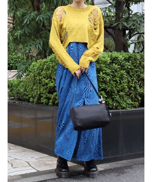 EVRIS（エヴリス）の「ダメージデザインニットトップス（ニット/セーター・レディース・ブルー/イエロー/ブラック・FREE）」の6枚目の写真