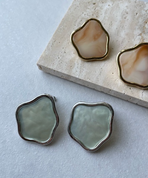 tone（トーン）の「【KuKuLu TOKYO】ニュアンス モチーフ メタル×アクリル ピアス（ピアス（両耳用）・レディース・グリーン系その他/ベージュ/ブラウン/グレー・FREE）」の4枚目の写真