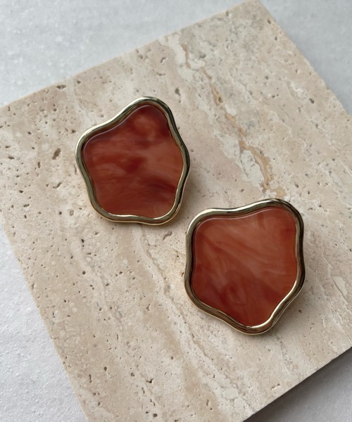 tone（トーン）の「【KuKuLu TOKYO】ニュアンス モチーフ メタル×アクリル ピアス（ピアス（両耳用）・レディース・グリーン系その他/ベージュ/ブラウン/グレー・FREE）」の3枚目の写真
