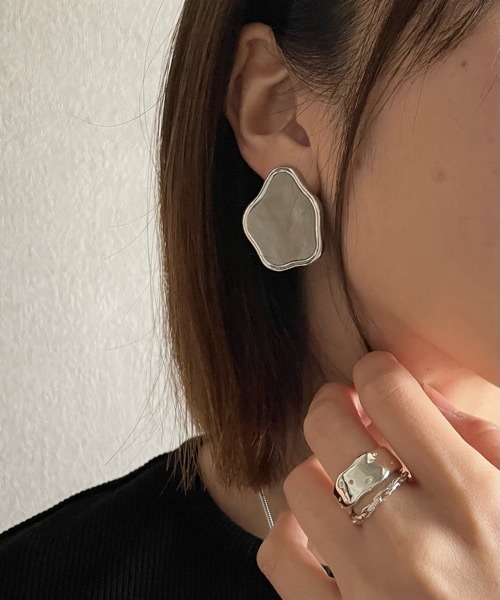 tone（トーン）の「【KuKuLu TOKYO】ニュアンス モチーフ メタル×アクリル ピアス（ピアス（両耳用）・レディース・グリーン系その他/ベージュ/ブラウン/グレー・FREE）」の2枚目の写真