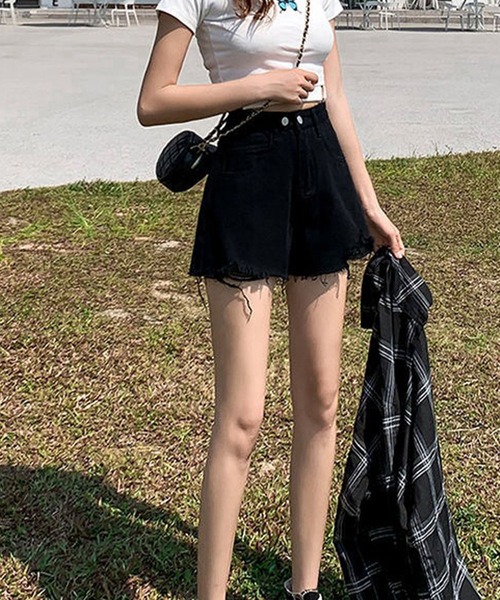 meJane(ミージェーン)の「カットオフダメージ加工デニムショートパンツ(デニムパンツ・レディース・ブラック/ブルー・S/M/L)」の6枚目の写真
