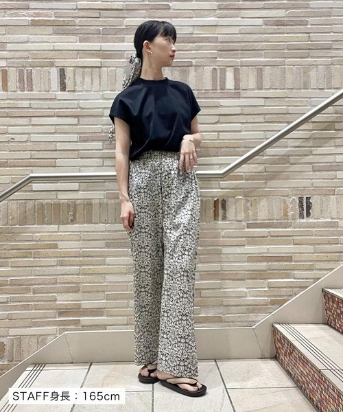 SALON adam et rope'（サロン アダム エ ロペ）の「【UVケア・接触冷感・洗濯耐久】PRIMA VEIL コットンドルマンTシャツ（Tシャツ/カットソー・レディース・カーキ/ホワイト/ブラック・FREE）」の15枚目の写真