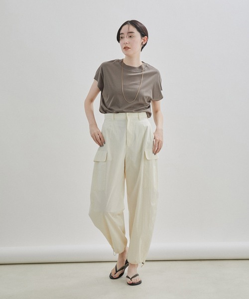 SALON adam et rope'（サロン アダム エ ロペ）の「【UVケア・接触冷感・洗濯耐久】PRIMA VEIL コットンドルマンTシャツ（Tシャツ/カットソー・レディース・カーキ/ホワイト/ブラック・FREE）」の22枚目の写真