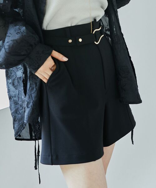 MAJESTIC LEGON（マジェスティックレゴン）の「デザインバックルショートパンツ（その他パンツ・レディース・ブラック/ブラウン・MEDIUM）」の9枚目の写真