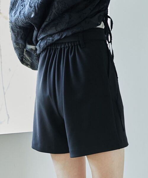 MAJESTIC LEGON（マジェスティックレゴン）の「デザインバックルショートパンツ（その他パンツ・レディース・ブラック/ブラウン・MEDIUM）」の10枚目の写真