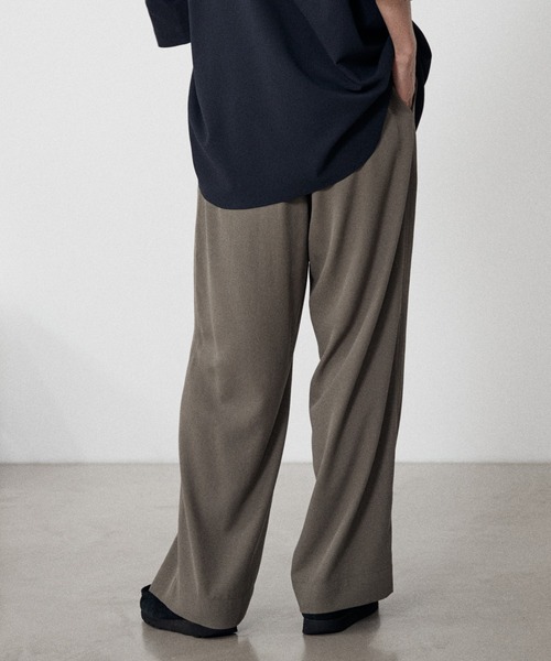 WYM LIDNM(ウィム バイ リドム)の「TUCK LOOSE DRAPE SLACKS(スラックス・メンズ・チャコール/グレー系・S/M/L)」の13枚目の写真