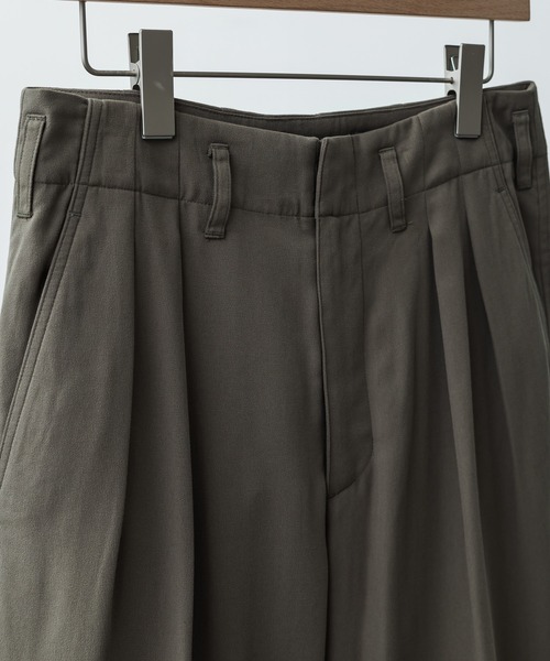 WYM LIDNM(ウィム バイ リドム)の「TUCK LOOSE DRAPE SLACKS(スラックス・メンズ・チャコール/グレー系・S/M/L)」の20枚目の写真