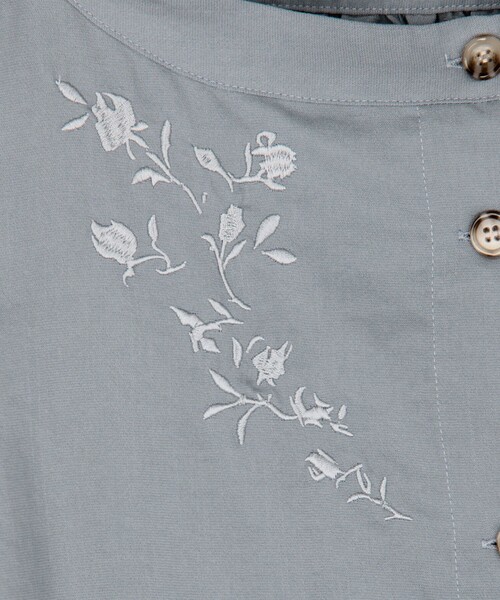 179/WG（イチナナキュウダブルジー）の「オリエンタル刺繍ブラウス（シャツ/ブラウス・レディース・オフホワイト/ブルー/ブラック/ベージュ・MEDIUM）」の5枚目の写真