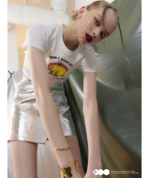 EVRIS(エヴリス)の「10周年記念【ワーナーコラボ】プリントショートTシャツ(Tシャツ/カットソー・レディース・ブラック/ホワイト・FREE)」の5枚目の写真