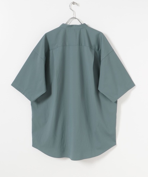 URBAN RESEARCH（アーバンリサーチ）の「『吸水速乾/接触冷感/UVカット』DryCoolバンドオーバーショートスリーブシャツ（シャツ/ブラウス・メンズ・グレー系その他/ブラック/ベージュ・LARGE/MEDIUM）」の7枚目の写真