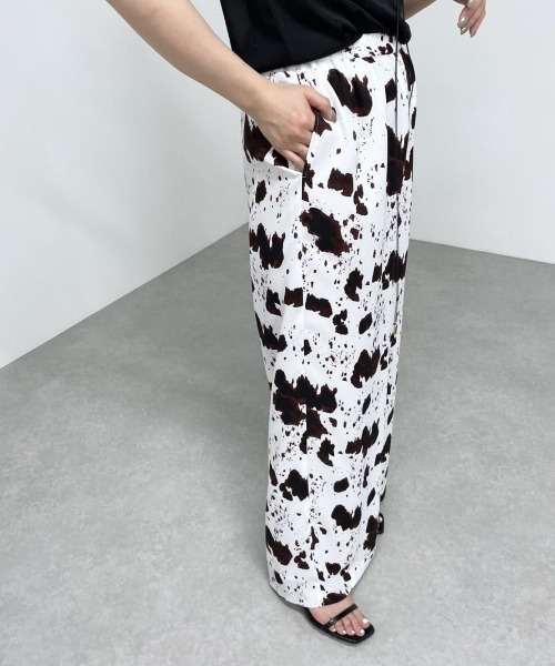 Whim Gazette（ウィムガゼット）の「cowプリントパンツ（その他パンツ 