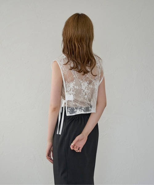 Ambre Ciel(アンブルシエル)の「透かし柄ベスト/WEB/EC限定商品(ベスト・レディース・オフホワイト/ブラック・FREE)」の5枚目の写真