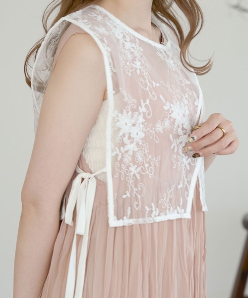 Ambre Ciel(アンブルシエル)の「透かし柄ベスト/WEB/EC限定商品(ベスト・レディース・オフホワイト/ブラック・FREE)」の14枚目の写真