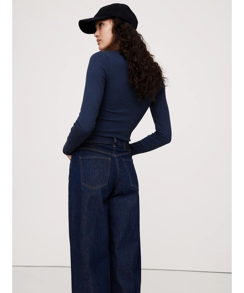 Banana Republic（バナナリパブリック）の「リブ ロングスリーブ クルーネックTシャツ（Tシャツ/カットソー・レディース・ホワイト/ブラック/ブラウン/レッド系その他/グリーン/ネイビー・L/M/S/XS）」の12枚目の写真