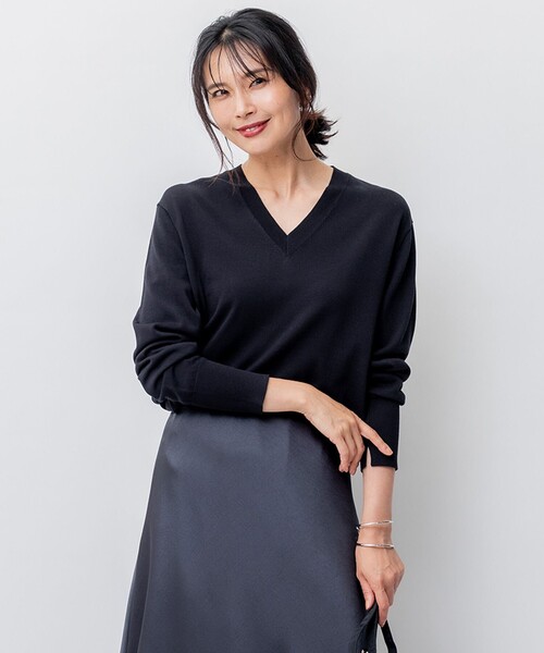 23区(ニジュウサンク)の「【洗える】シルクコットン Vネック ニット(ニット/セーター・レディース・ベージュ系/ダルブルー系/ライトグレー系/ブラック系・32)」の1枚目の写真