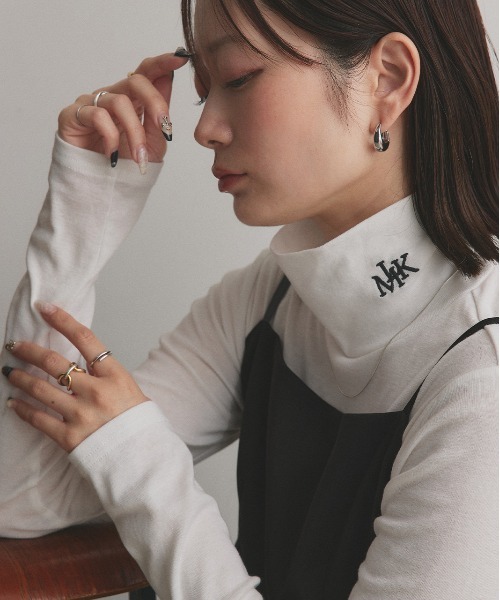ad thie(アドティエ)の「刺繍ロゴ タートル(Tシャツ/カットソー・レディース・ホワイト系1/ブラウン系1/ホワイト系2/グレー系2/ブラウン系2/ピンク系1/ピンク系2/グレー系1/ブラック系1/ベージュ系2/ベージュ系1/ブラック系2・FREE)」の2枚目の写真