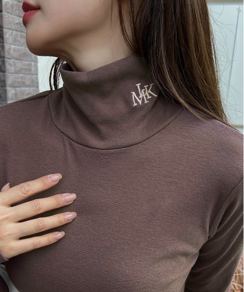 ad thie(アドティエ)の「刺繍ロゴ タートル(Tシャツ/カットソー・レディース・ホワイト系1/ブラウン系1/ホワイト系2/グレー系2/ブラウン系2/ピンク系1/ピンク系2/グレー系1/ブラック系1/ベージュ系2/ベージュ系1/ブラック系2・FREE)」の8枚目の写真
