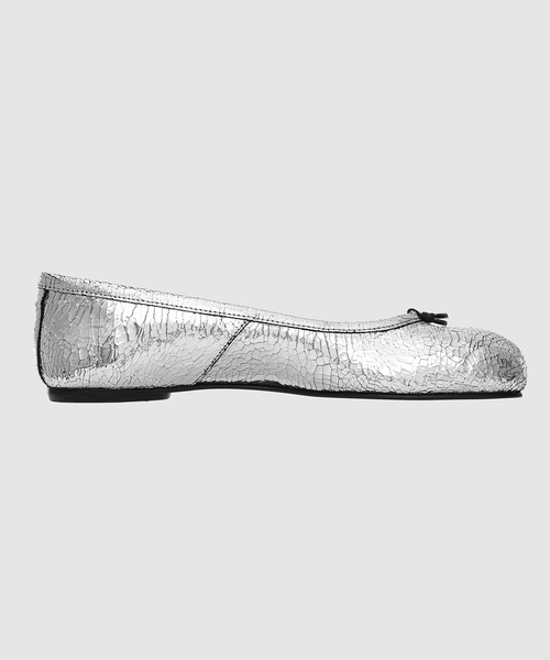 Maison Margiela(メゾンマルジェラ)の「Ballerina(バレエシューズ・レディース・シルバー・37.5/37/36/38)」の2枚目の写真
