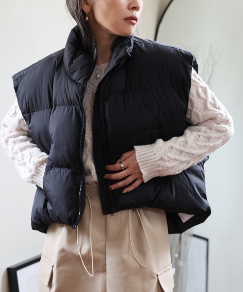 ULEULA(ウルア)の「スタンドエコダウンベスト(ダウンベスト・レディース・ブラック/グレー/アイボリー・FREE)」の3枚目の写真