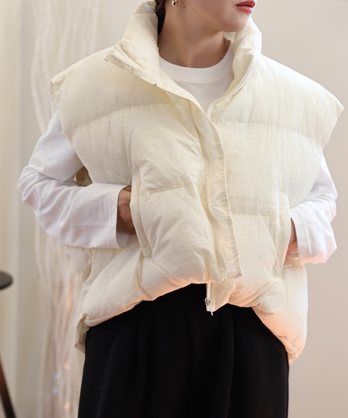 ULEULA(ウルア)の「スタンドエコダウンベスト(ダウンベスト・レディース・ブラック/グレー/アイボリー・FREE)」の4枚目の写真