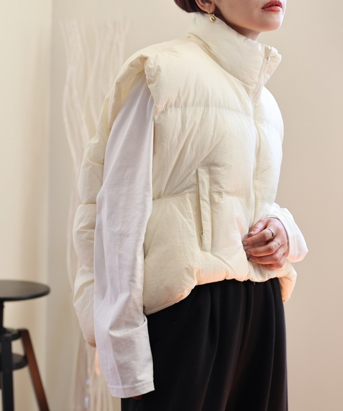 ULEULA(ウルア)の「スタンドエコダウンベスト(ダウンベスト・レディース・ブラック/グレー/アイボリー・FREE)」の6枚目の写真