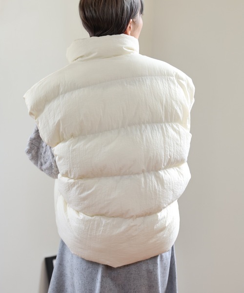 ULEULA(ウルア)の「スタンドエコダウンベスト(ダウンベスト・レディース・ブラック/グレー/アイボリー・FREE)」の19枚目の写真
