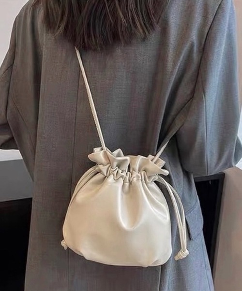 shopnikoniko（ショップニコニコ）の「巾着 合成皮革 ショルダーバッグ ポーチバッグ（ショルダーバッグ・レディース・ブラック/アイボリー/ブラウン・フリー）」の3枚目の写真