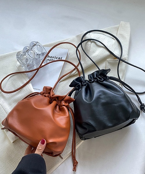shopnikoniko（ショップニコニコ）の「巾着 合成皮革 ショルダーバッグ ポーチバッグ（ショルダーバッグ・レディース・ブラック/アイボリー/ブラウン・フリー）」の4枚目の写真