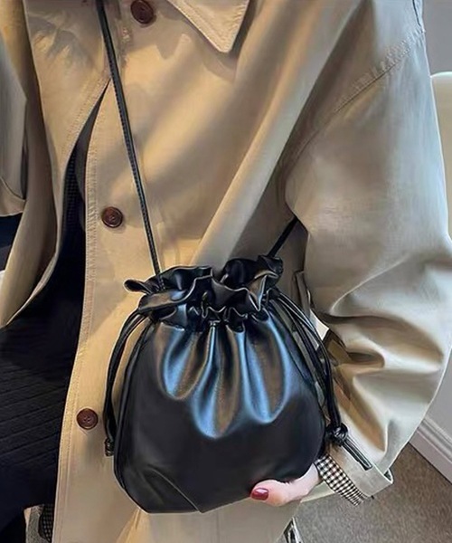 shopnikoniko（ショップニコニコ）の「巾着 合成皮革 ショルダーバッグ ポーチバッグ（ショルダーバッグ・レディース・ブラック/アイボリー/ブラウン・フリー）」の7枚目の写真