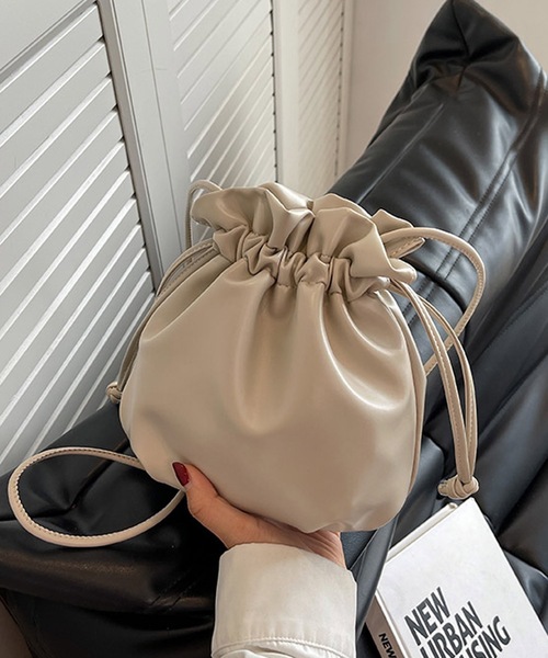shopnikoniko（ショップニコニコ）の「巾着 合成皮革 ショルダーバッグ ポーチバッグ（ショルダーバッグ・レディース・ブラック/アイボリー/ブラウン・フリー）」の10枚目の写真