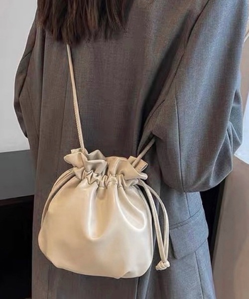 shopnikoniko（ショップニコニコ）の「巾着 合成皮革 ショルダーバッグ ポーチバッグ（ショルダーバッグ・レディース・ブラック/アイボリー/ブラウン・フリー）」の11枚目の写真