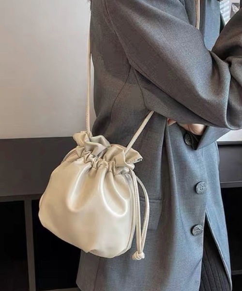 shopnikoniko（ショップニコニコ）の「巾着 合成皮革 ショルダーバッグ ポーチバッグ（ショルダーバッグ・レディース・ブラック/アイボリー/ブラウン・フリー）」の12枚目の写真