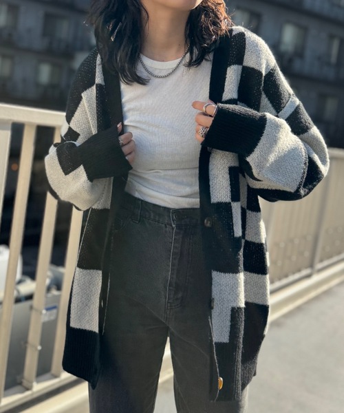 mi via loca（ミヴィアロカ）の「ダブルジャガード チェック柄 Vネックカーディガン（カーディガン/ボレロ・レディース・キャメル/ブラック・FREE）」の3枚目の写真