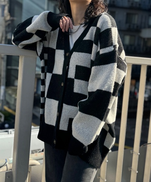 mi via loca（ミヴィアロカ）の「ダブルジャガード チェック柄 Vネックカーディガン（カーディガン/ボレロ・レディース・キャメル/ブラック・FREE）」の5枚目の写真