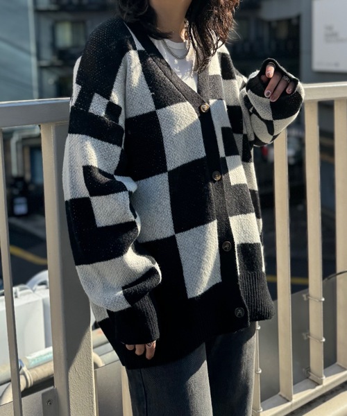 mi via loca（ミヴィアロカ）の「ダブルジャガード チェック柄 Vネックカーディガン（カーディガン/ボレロ・レディース・キャメル/ブラック・FREE）」の8枚目の写真