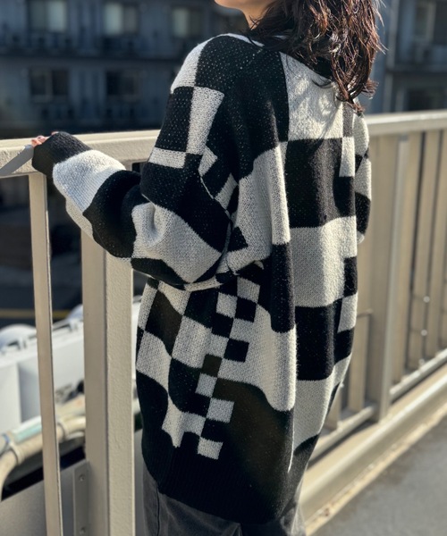 mi via loca（ミヴィアロカ）の「ダブルジャガード チェック柄 Vネックカーディガン（カーディガン/ボレロ・レディース・キャメル/ブラック・FREE）」の9枚目の写真