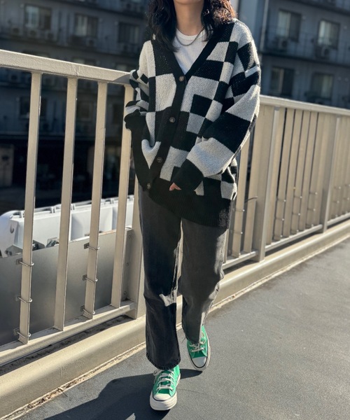 mi via loca（ミヴィアロカ）の「ダブルジャガード チェック柄 Vネックカーディガン（カーディガン/ボレロ・レディース・キャメル/ブラック・FREE）」の11枚目の写真