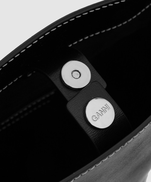 GANNI（ガニー）の「Banner Medium Tote（トートバッグ・レディース・ブラック・ONE SIZE）」の7枚目の写真