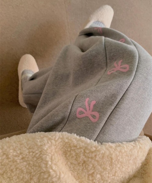 by muni:r（バイ ムニール）の「リボンプリントジョガーパンツ（スウェットパンツ・レディース・グレー/アイボリー/ブラック・FREE）」の17枚目の写真