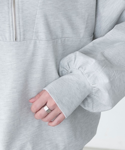 BONLECILL(ボンルシール)の「ハーフジップ オーバーサイズ配色刺繍プルオーバー(Tシャツ/カットソー・レディース・オートミール/アイボリー/レッド/チャコールグレー・FREE)」の6枚目の写真