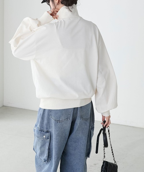 BONLECILL(ボンルシール)の「ハーフジップ オーバーサイズ配色刺繍プルオーバー(Tシャツ/カットソー・レディース・オートミール/アイボリー/レッド/チャコールグレー・FREE)」の12枚目の写真