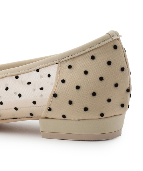 Juze（ジュゼ）の「ドットチュールパンプス（パンプス・レディース・ベージュ/ブラック・22.5cm/24.5cm/23.5cm）」の10枚目の写真