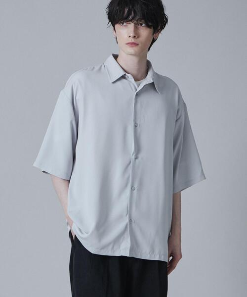 LUCY(ルーシー)の「LUCY/トロミBIGシャツ(シャツ/ブラウス・メンズ・グリーン/ライトグレー/ホワイト/ブラック・LARGE/MEDIUM)」の2枚目の写真