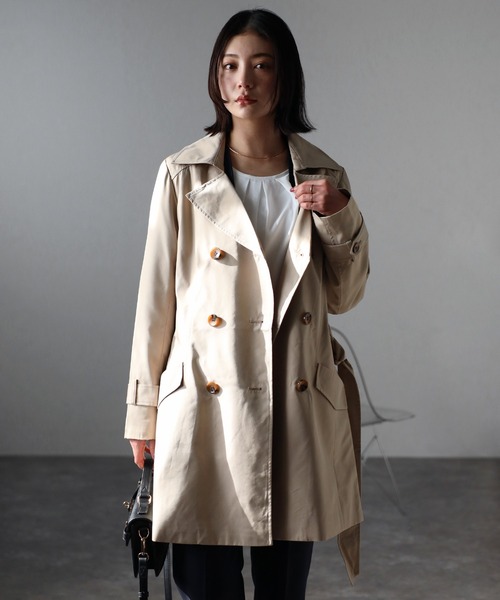 RIRIYANO（リリヤーノ）の「【RIRIYANO　ブライトツイル撥水トレンチコート】（トレンチコート・レディース・ブラック/ネイビー/アイボリー/ライトベージュ・XX-LARGE/XXX-LARGE/MEDIUM/LARGE/X-LARGE）」の4枚目の写真