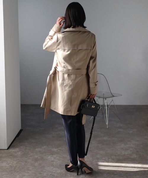 RIRIYANO（リリヤーノ）の「【RIRIYANO　ブライトツイル撥水トレンチコート】（トレンチコート・レディース・ブラック/ネイビー/アイボリー/ライトベージュ・XX-LARGE/XXX-LARGE/MEDIUM/LARGE/X-LARGE）」の8枚目の写真