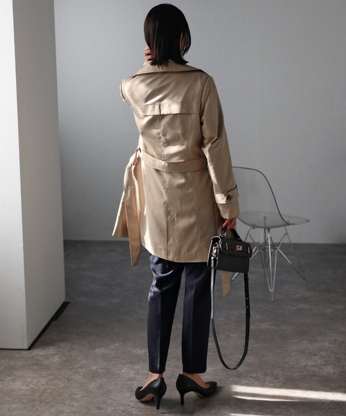 RIRIYANO（リリヤーノ）の「【RIRIYANO　ブライトツイル撥水トレンチコート】（トレンチコート・レディース・ブラック/ネイビー/アイボリー/ライトベージュ・XX-LARGE/XXX-LARGE/MEDIUM/LARGE/X-LARGE）」の13枚目の写真